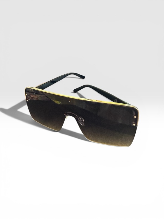 JKLA California Accessories - Oversized Shield Sunglasses in Gradient Brown with Gold Trim JKCA